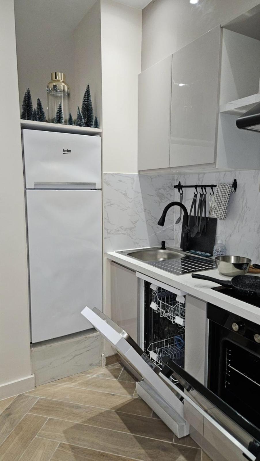 Studio Penthouse Lumineux Avec Grande Terrasse De 40M2 Brüsszel Kültér fotó
